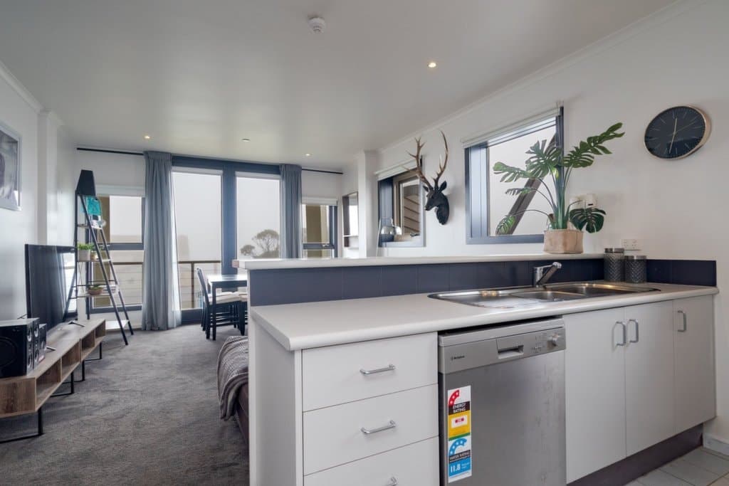 102 White Crystal, Mount Hotham - Thumbnail 2