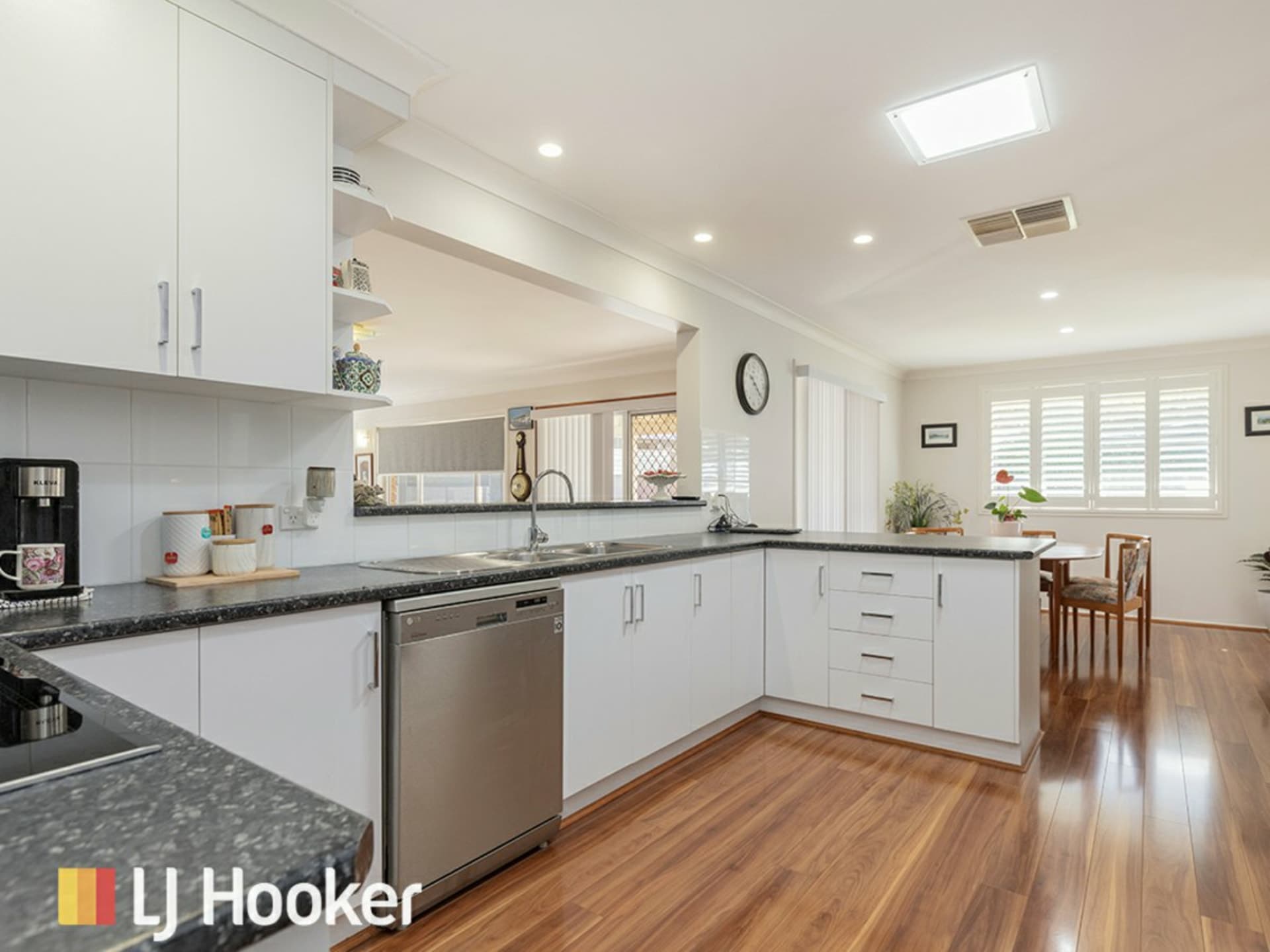 8 Camira Crescent, Hillvue, Hillvue - Thumbnail 2