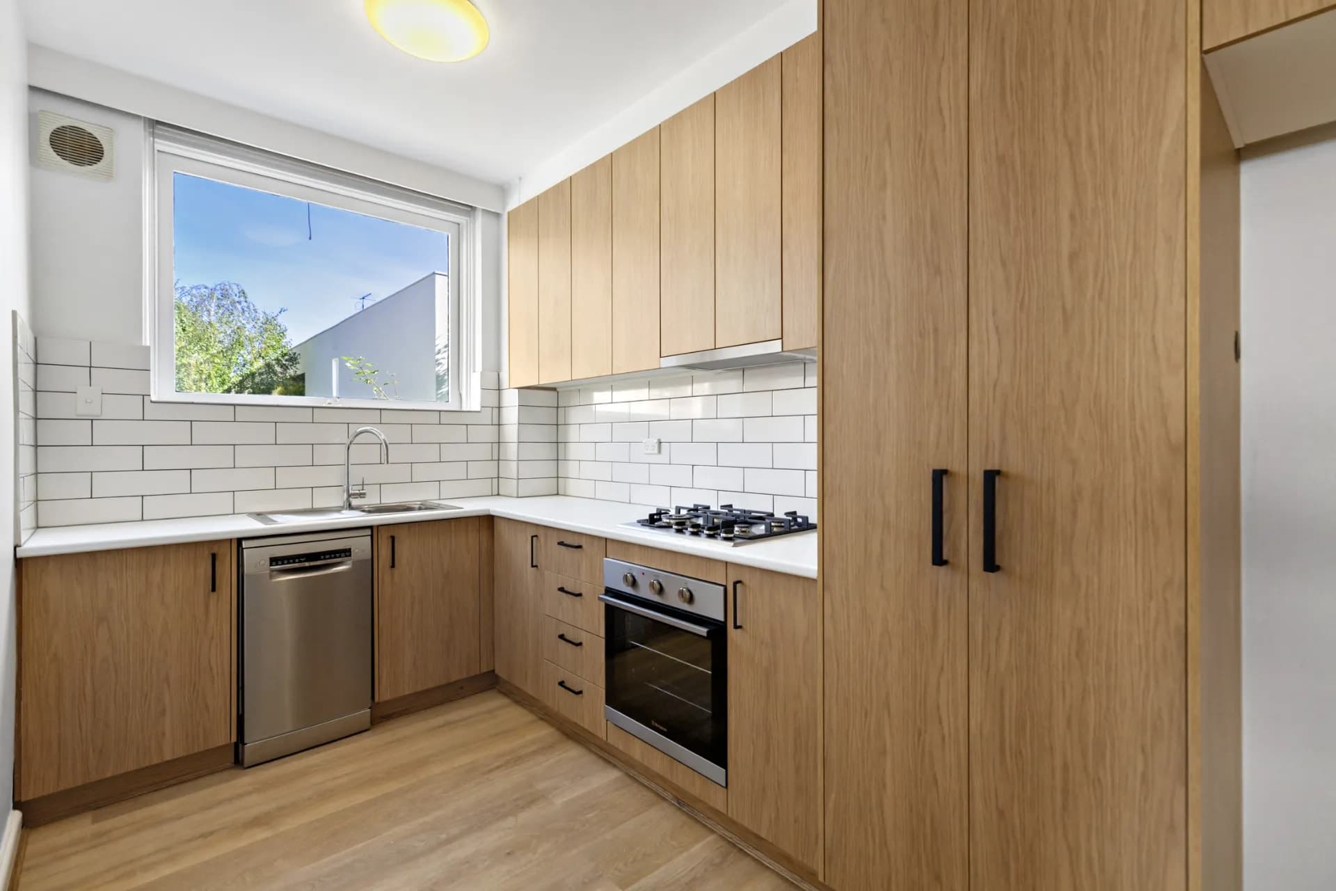 Unit 18/30 Mona Place, South Yarra, VIC, South Yarra - Thumbnail 2