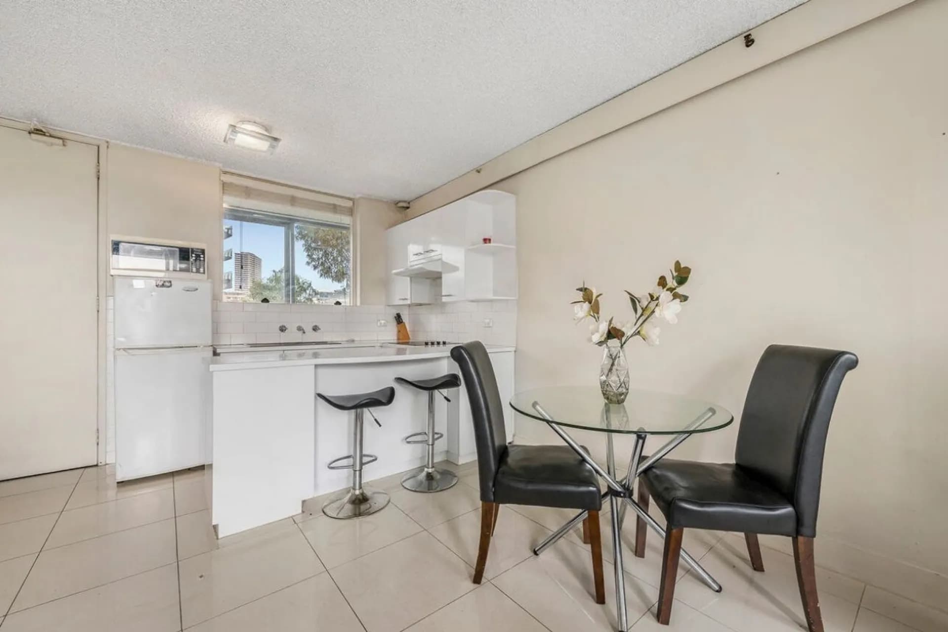 Unit 301/81 Queens Road, Melbourne, VIC, Melbourne - Thumbnail 2
