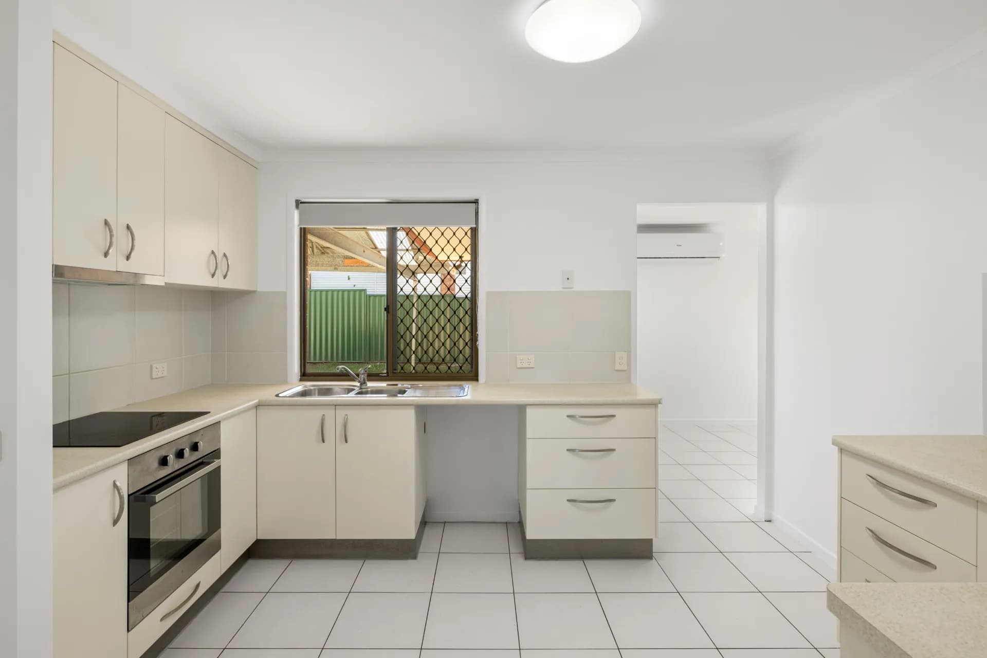 35 Parker  Street, Goodna, QLD, Goodna - Thumbnail 3