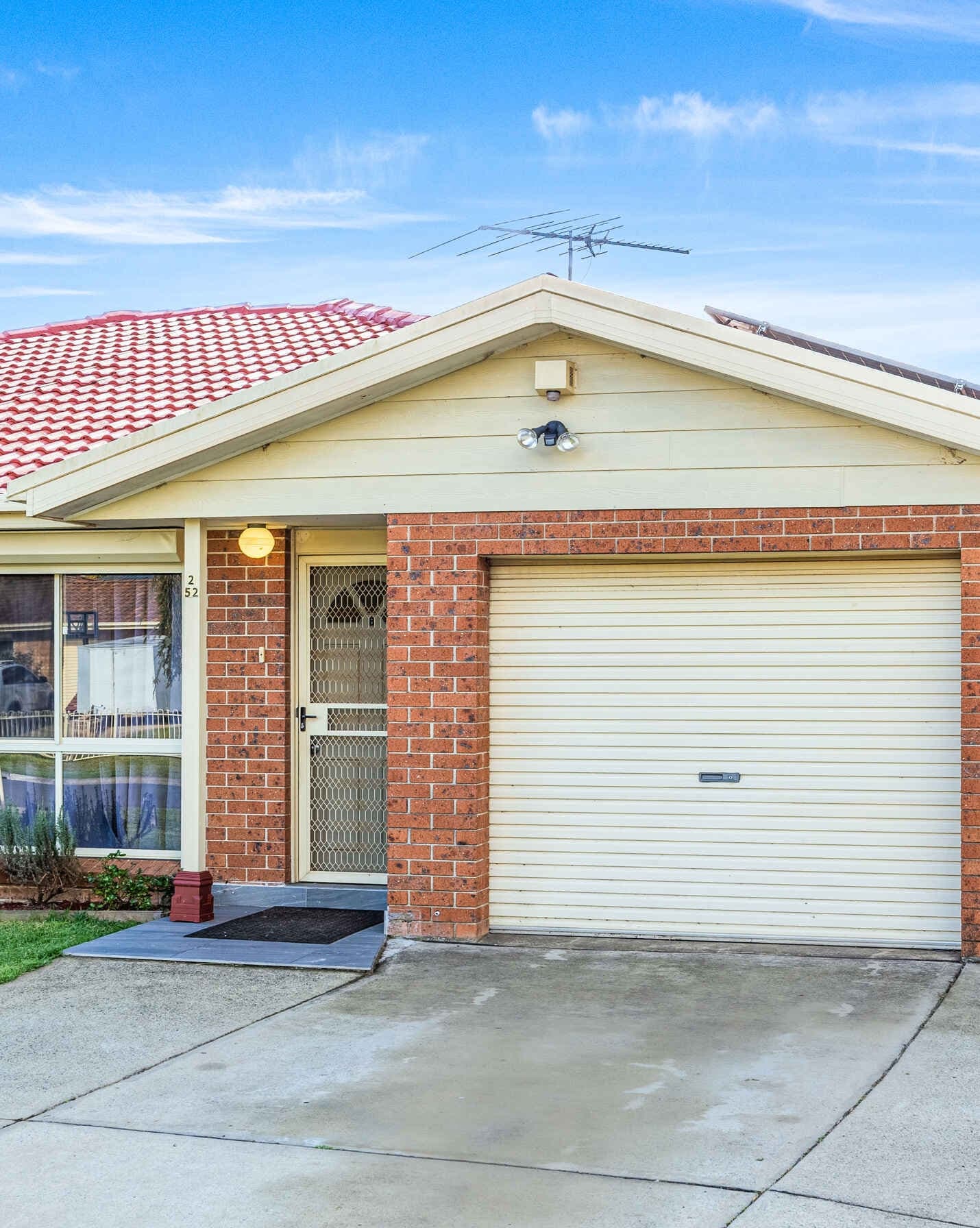 2/52 FRANCISCO CRESCENT Rosemeadow, Rosemeadow - Image 1