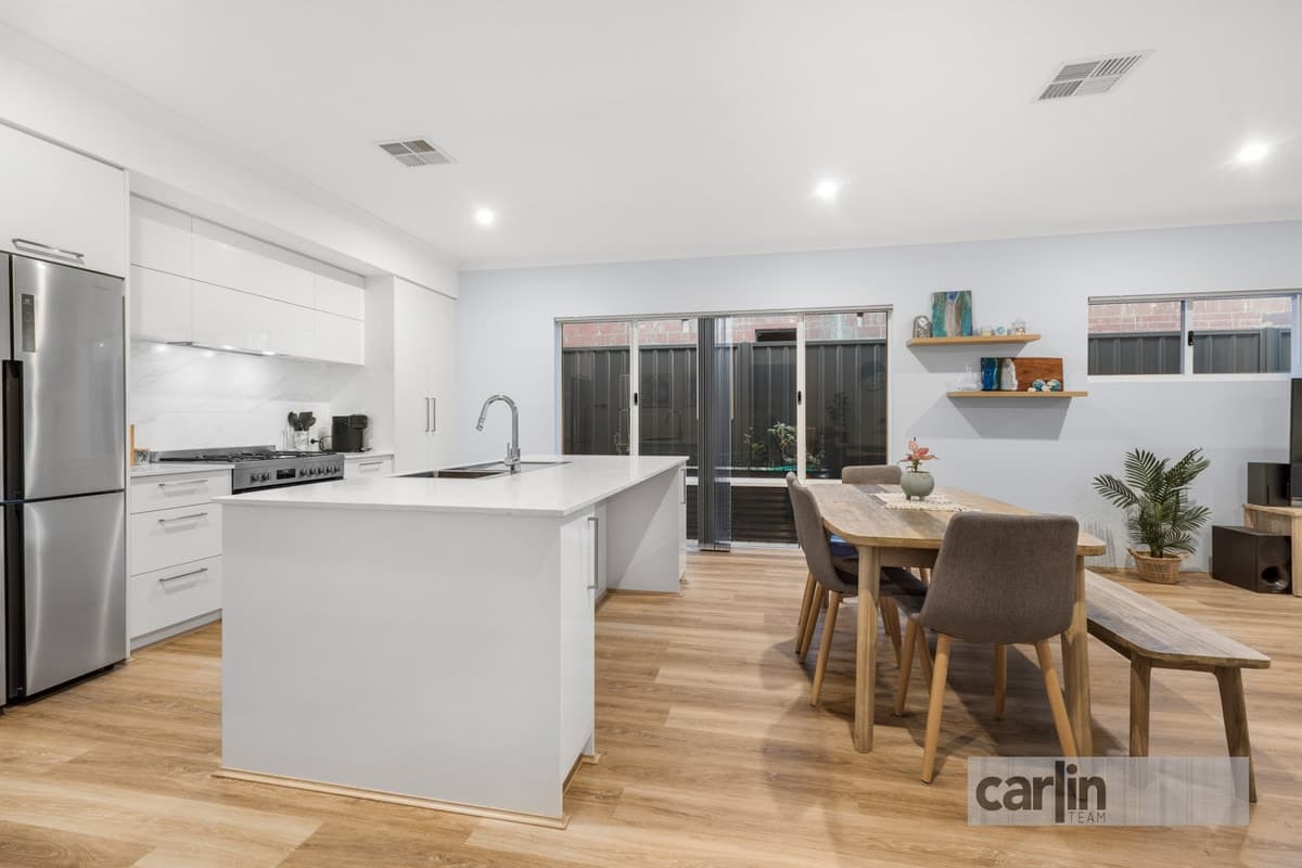 12 Preston Drive, LAKE COOGEE WA 6166, Lake Coogee - Thumbnail 3