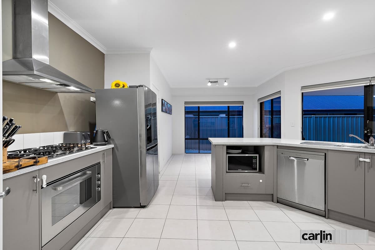 212 Runnymede Gate, LEDA WA 6170, Leda - Thumbnail 2