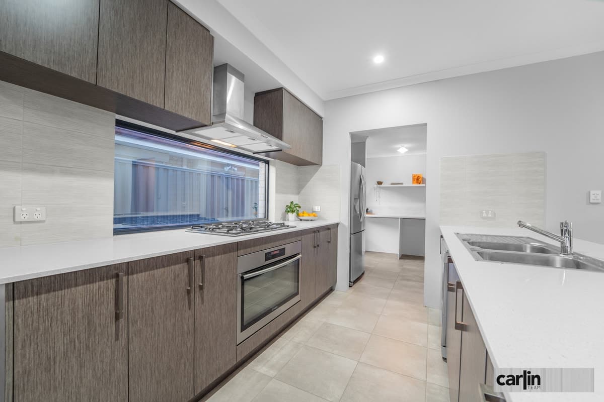 21 Wimbledon Drive, PIARA WATERS WA 6112, Piara Waters - Thumbnail 2