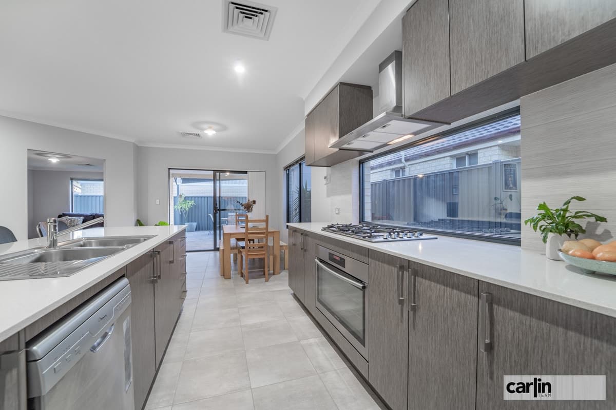 21 Wimbledon Drive, PIARA WATERS WA 6112, Piara Waters - Thumbnail 3