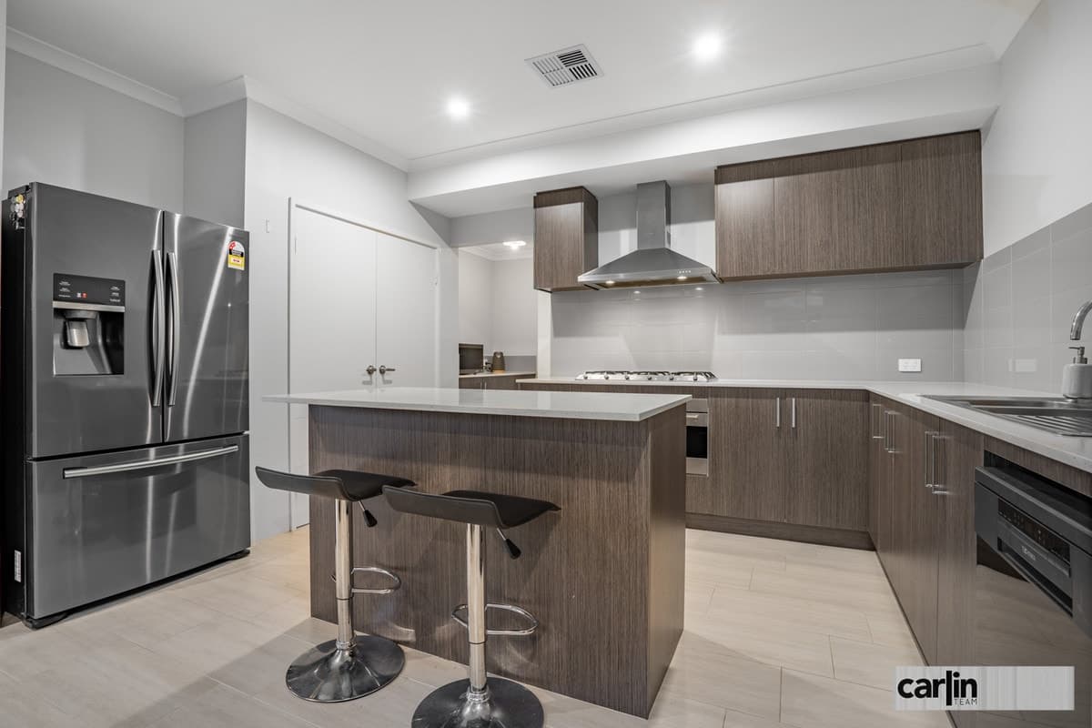 10 Lapis Road, TREEBY WA 6164, Treeby - Thumbnail 2