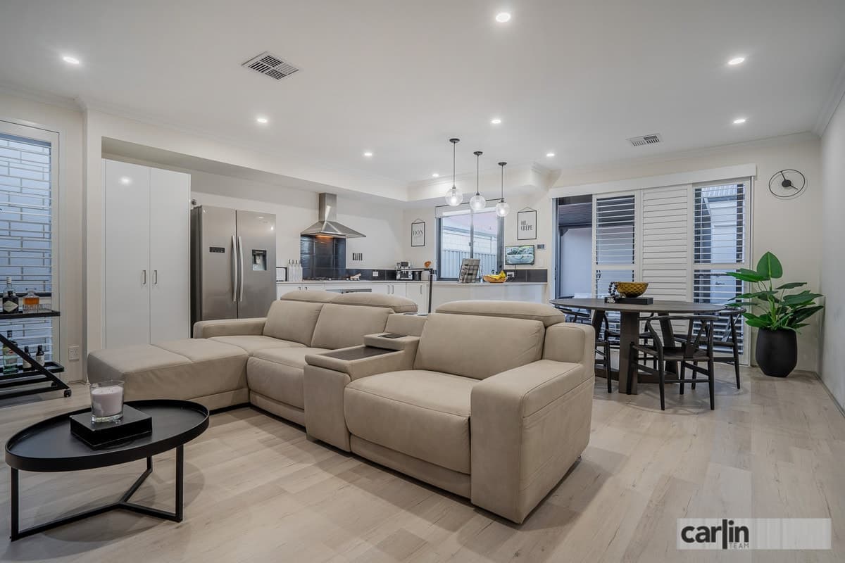 13 Paradoxa Road, HAMMOND PARK WA 6164, Hammond Park - Thumbnail 2