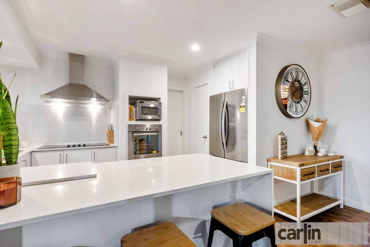 3 Amy Court, LAKE COOGEE, Lake Coogee - Thumbnail 2