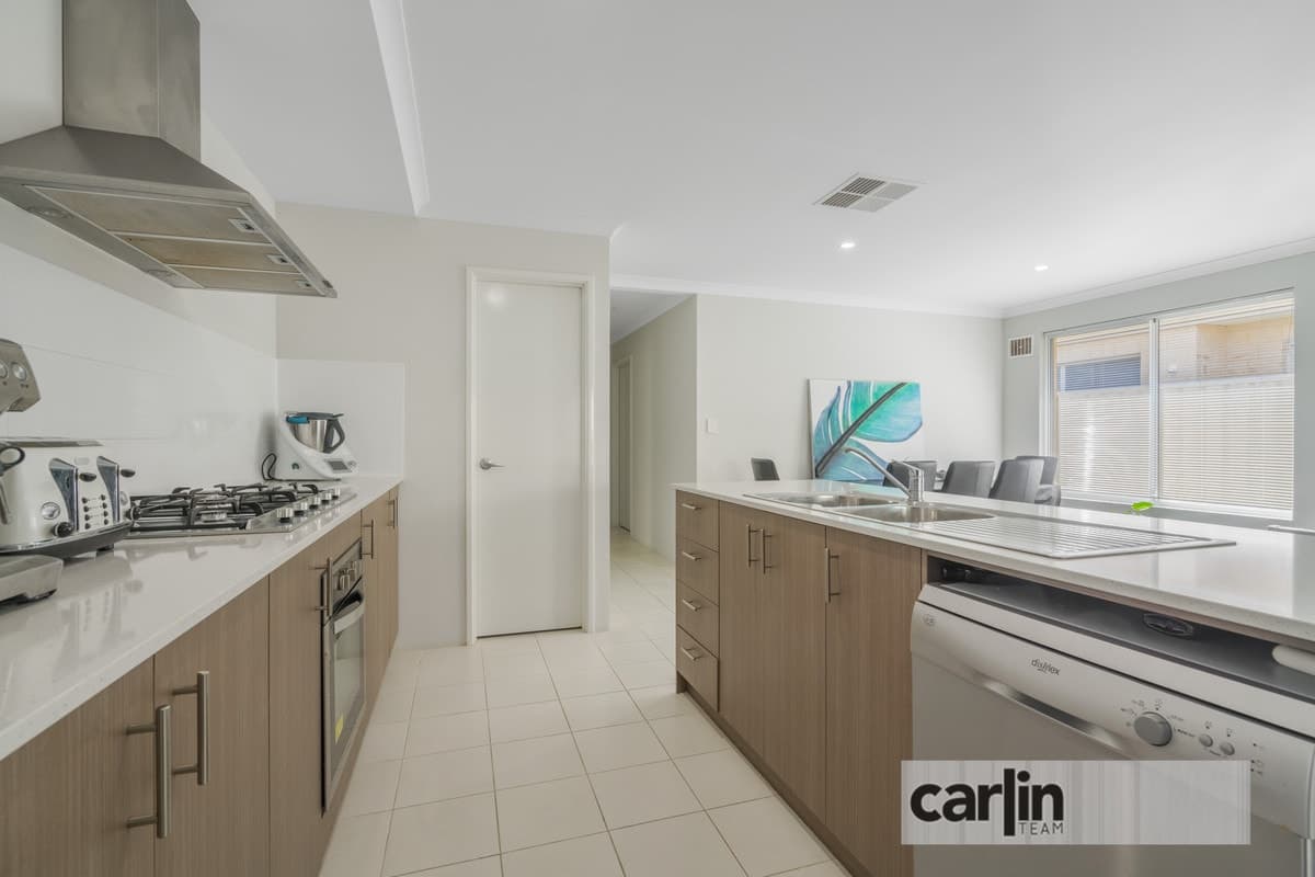 13 Taincrow Way, GOLDEN BAY, Golden Bay - Thumbnail 3