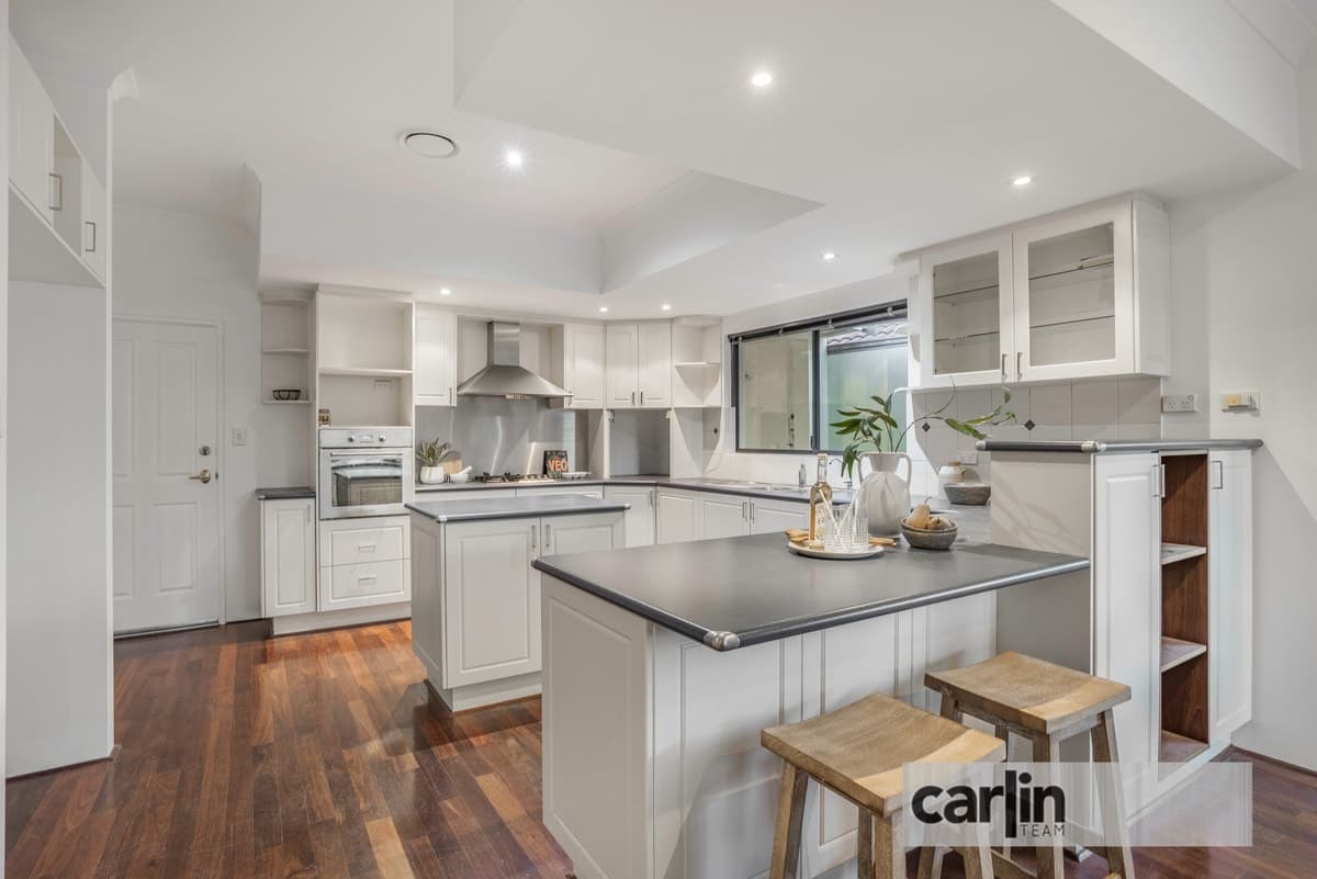 4 Oakhill Drive, CANNING VALE WA 6155, Canning Vale - Thumbnail 3