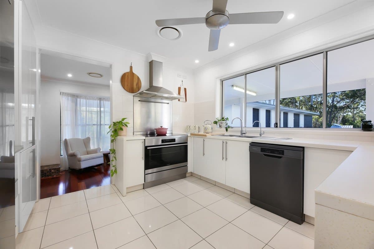 25 Karragata Court, Tallebudgera QLD 4228, Tallebudgera Property Image - Thumbnail 5