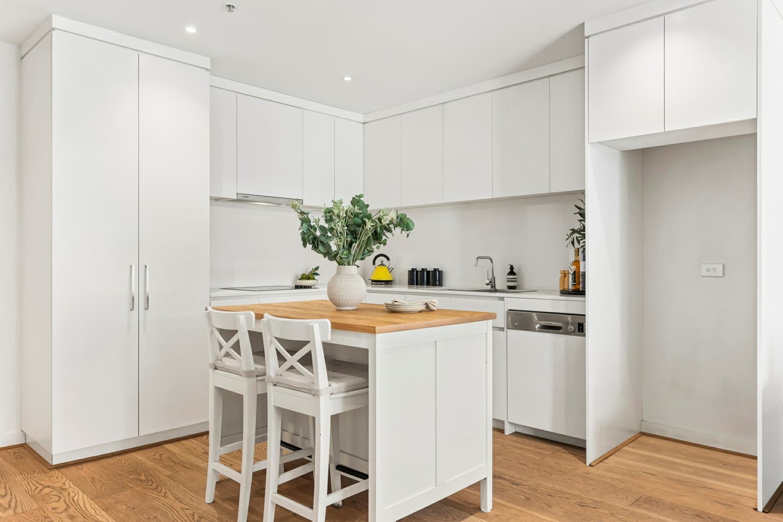 405/13 Wellington Street, ST KILDA, St Kilda - Thumbnail 2
