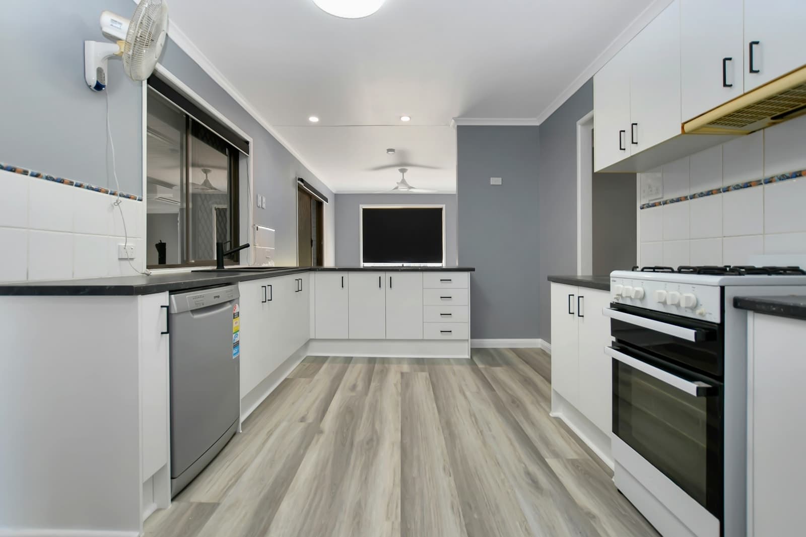 5 Glen Eagle Court, REDBANK PLAINS, Redbank Plains - Thumbnail 2