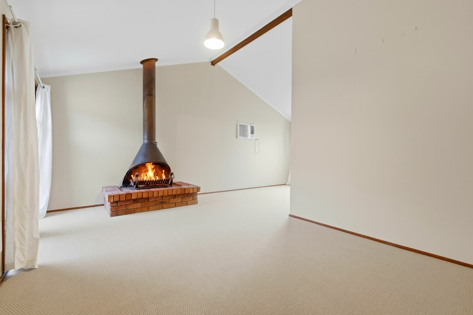 33 Bluewaters Parade,Tascott, Tascott - Thumbnail 2