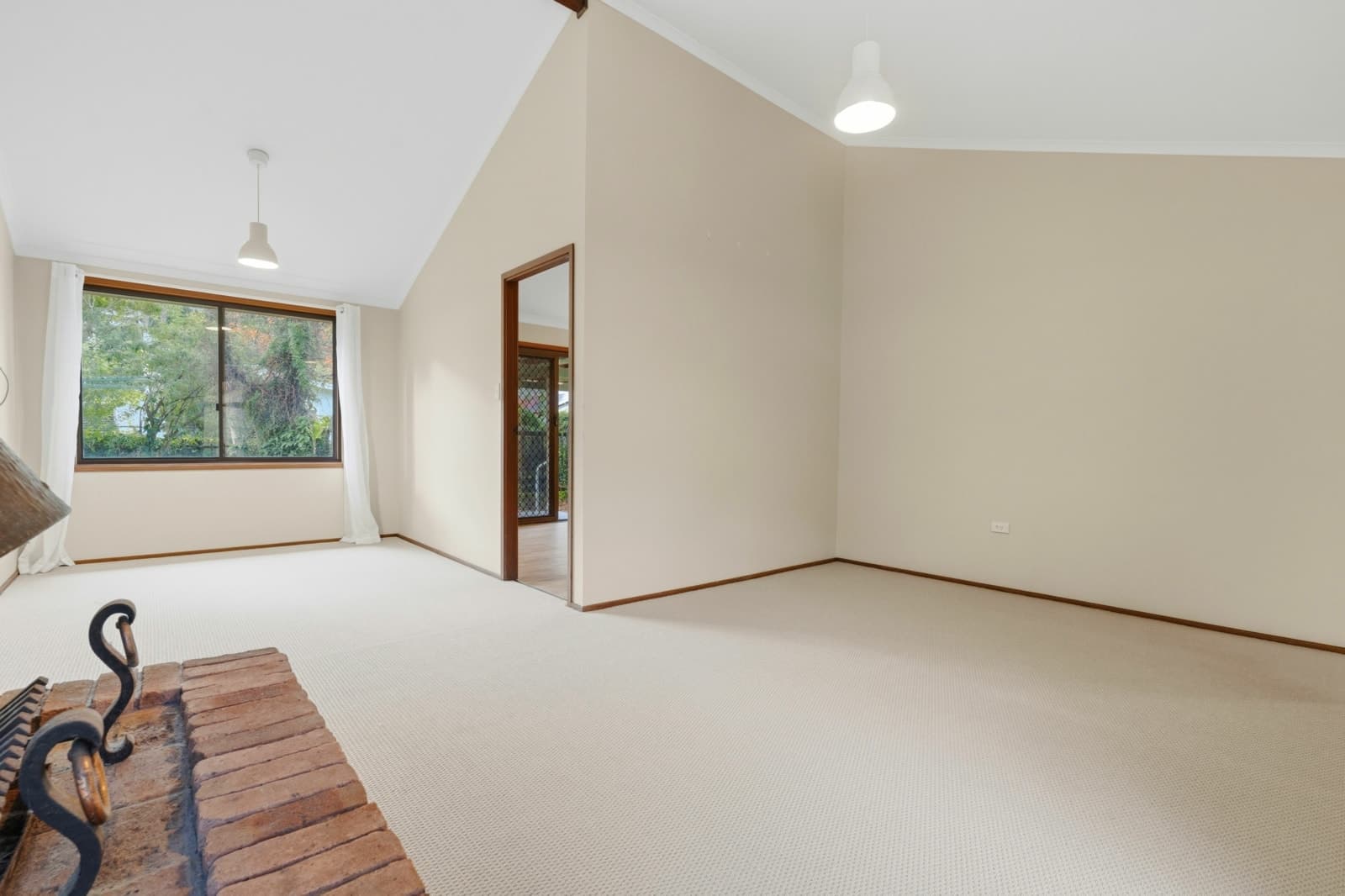 33 Bluewaters Parade,Tascott, Tascott - Thumbnail 3