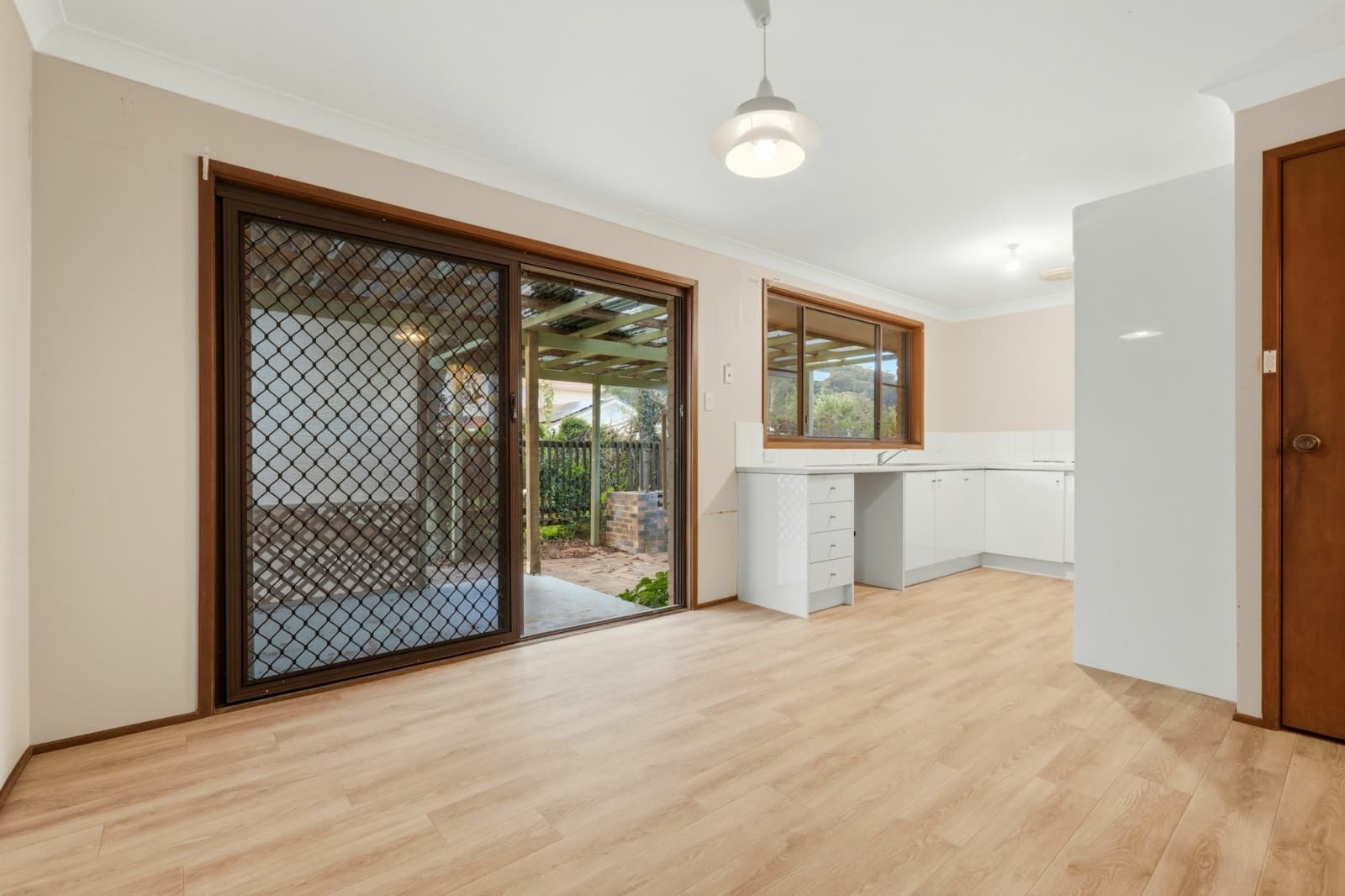 33 Bluewaters Parade,Tascott, Tascott - Thumbnail 5