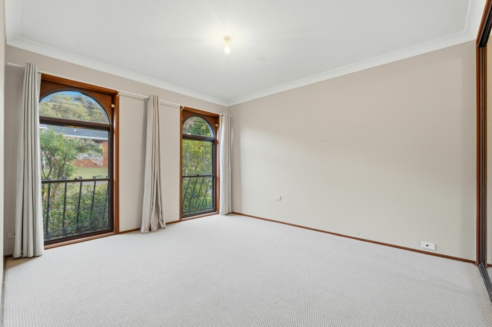 33 Bluewaters Parade,Tascott, Tascott - Thumbnail 6