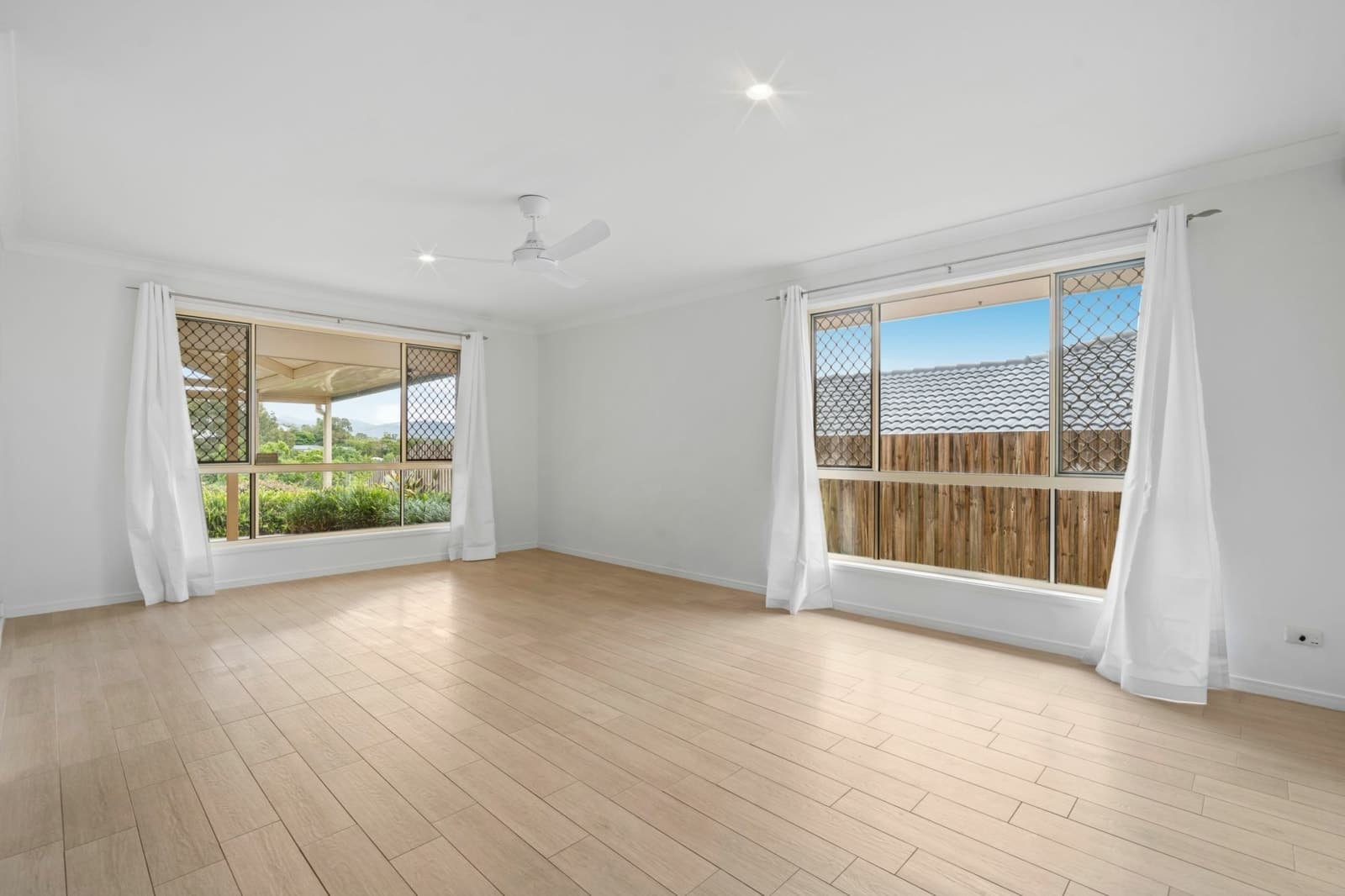 4 Wyara Close,Elanora, Elanora - Thumbnail 2