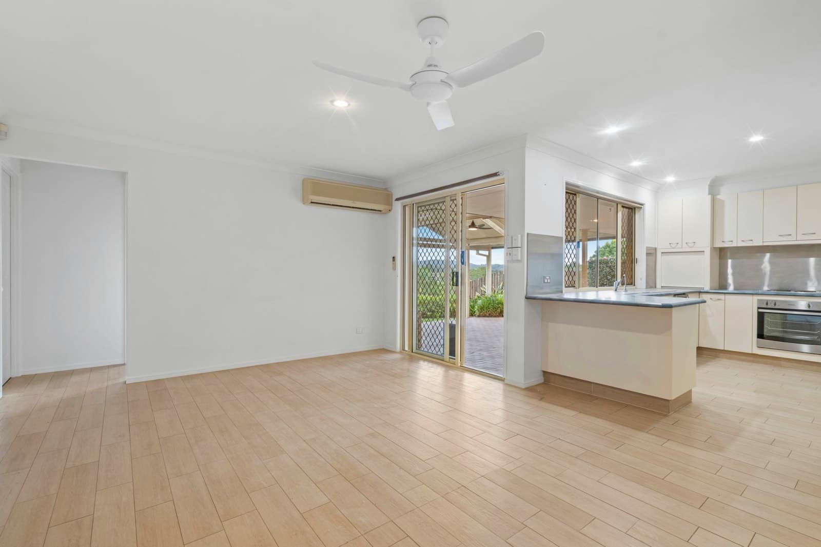 4 Wyara Close,Elanora, Elanora - Thumbnail 3