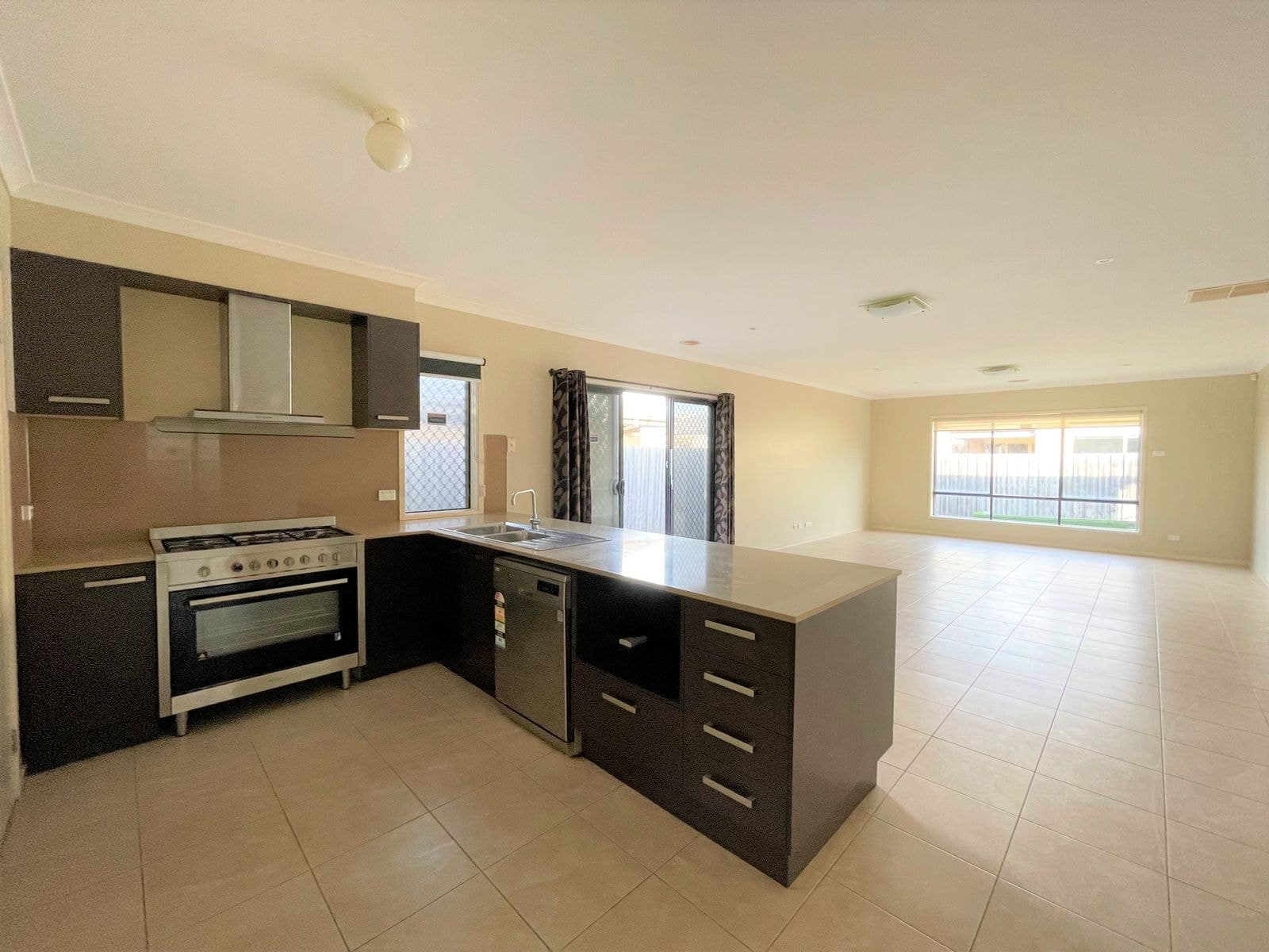 11 Landing Place, Point Cook VIC 3030, Point Cook - Thumbnail 5