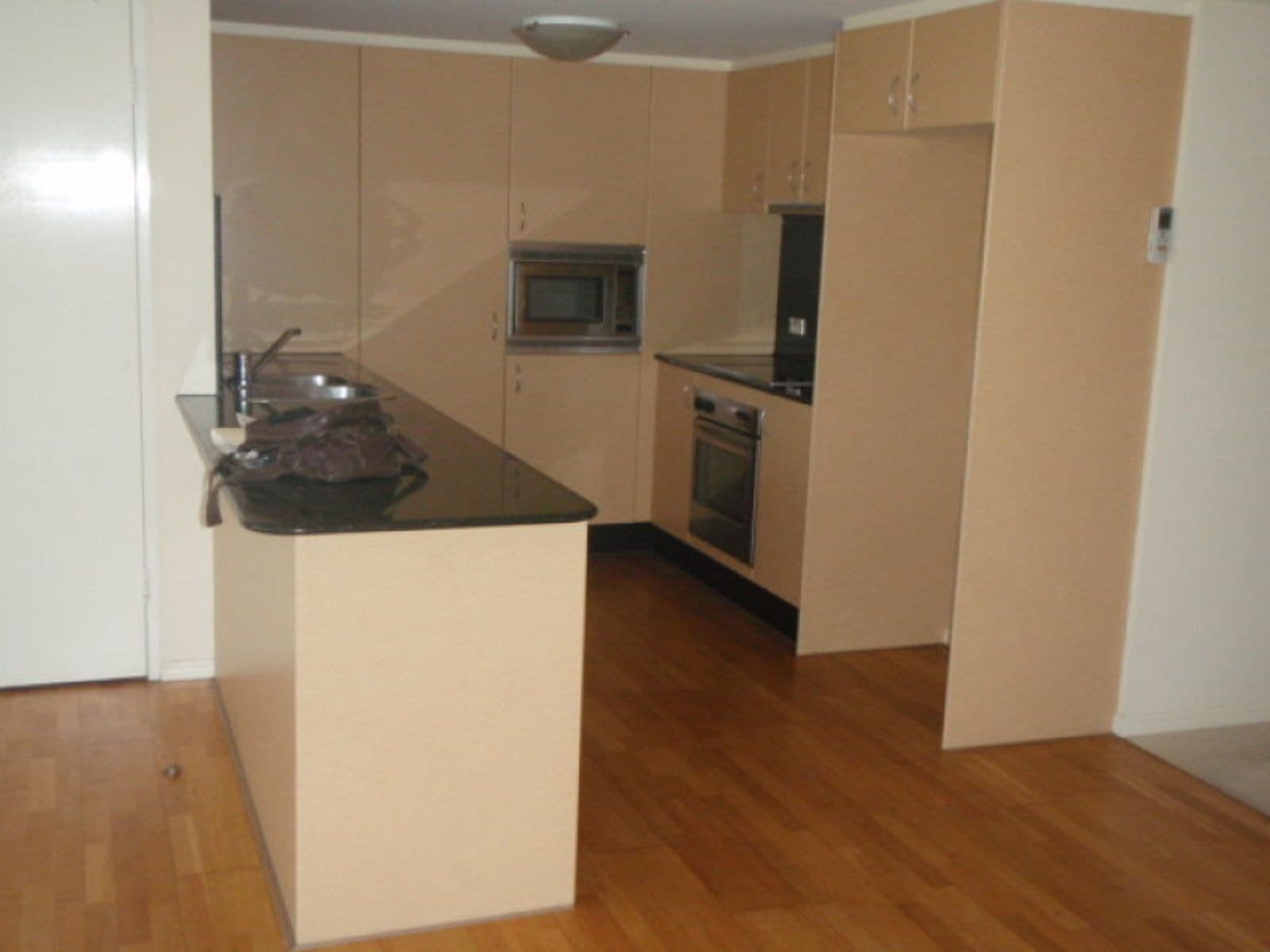 4/134 Stanhill Drive, Chevron Island QLD 4217, Chevron Island - Thumbnail 3