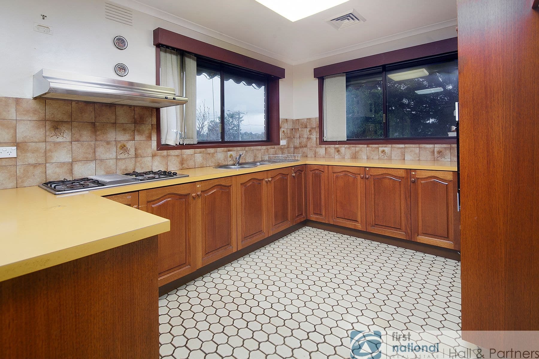 156 Outlook Drive, Dandenong North VIC 3175, Dandenong North - Thumbnail 2