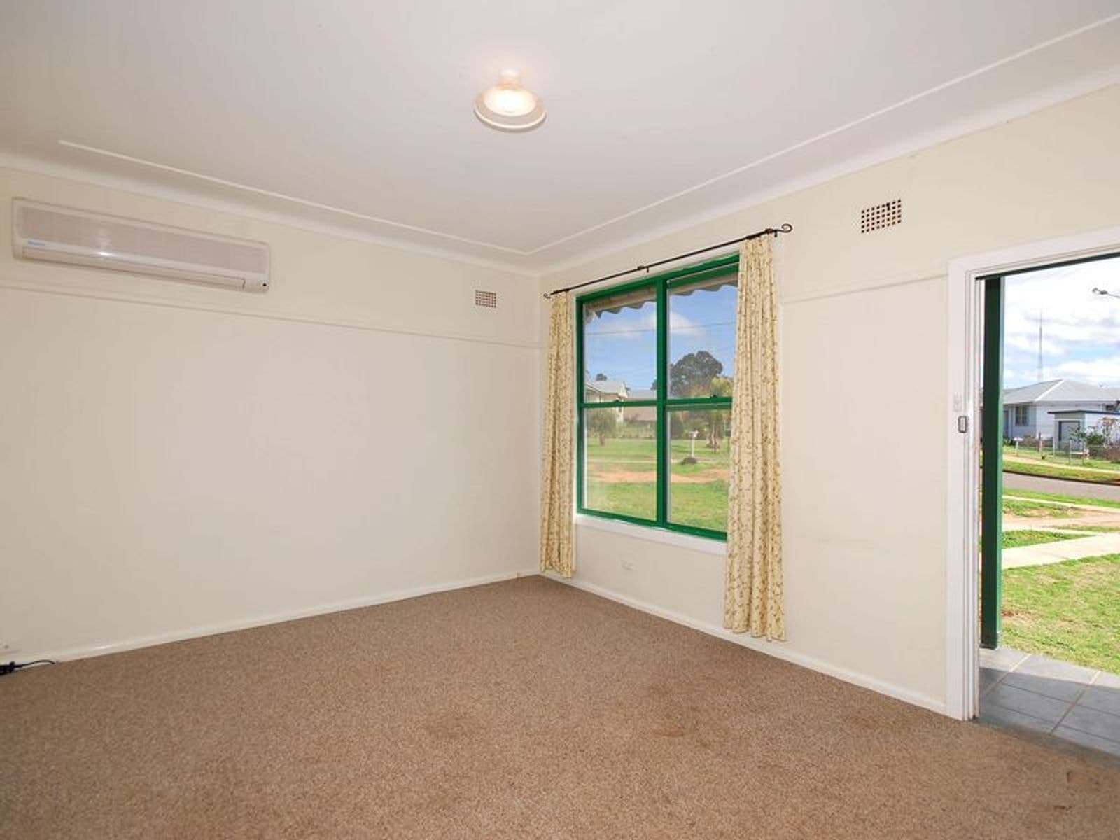 23 Thompson Crescent, Tamworth NSW 2340, Tamworth - Thumbnail 2