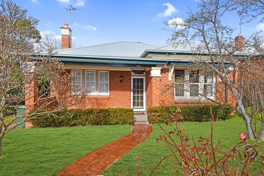 212 Seymour Street, Bathurst NSW 2795, Bathurst - Image 1