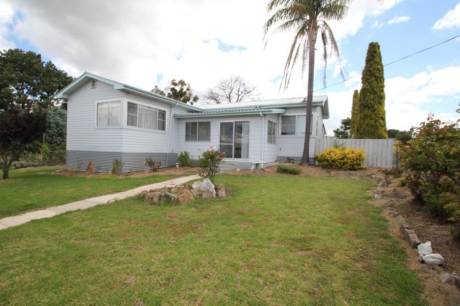 4 Erindee Avenue, Tenterfield NSW 2372, Tenterfield - Image 1