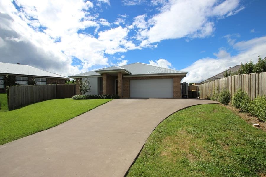 4 Whitton Close, Moss Vale NSW 2577, Moss Vale - Image 1