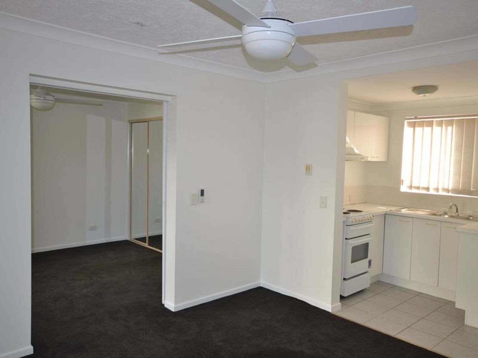 13/33 Cypress Avenue, Surfers Paradise QLD 4217, Surfers Paradise - Thumbnail 2
