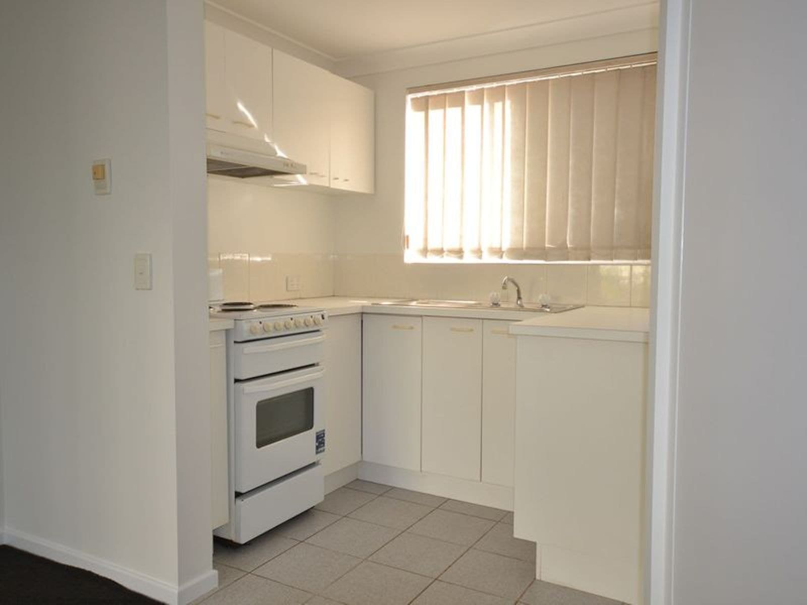 13/33 Cypress Avenue, Surfers Paradise QLD 4217, Surfers Paradise - Thumbnail 3