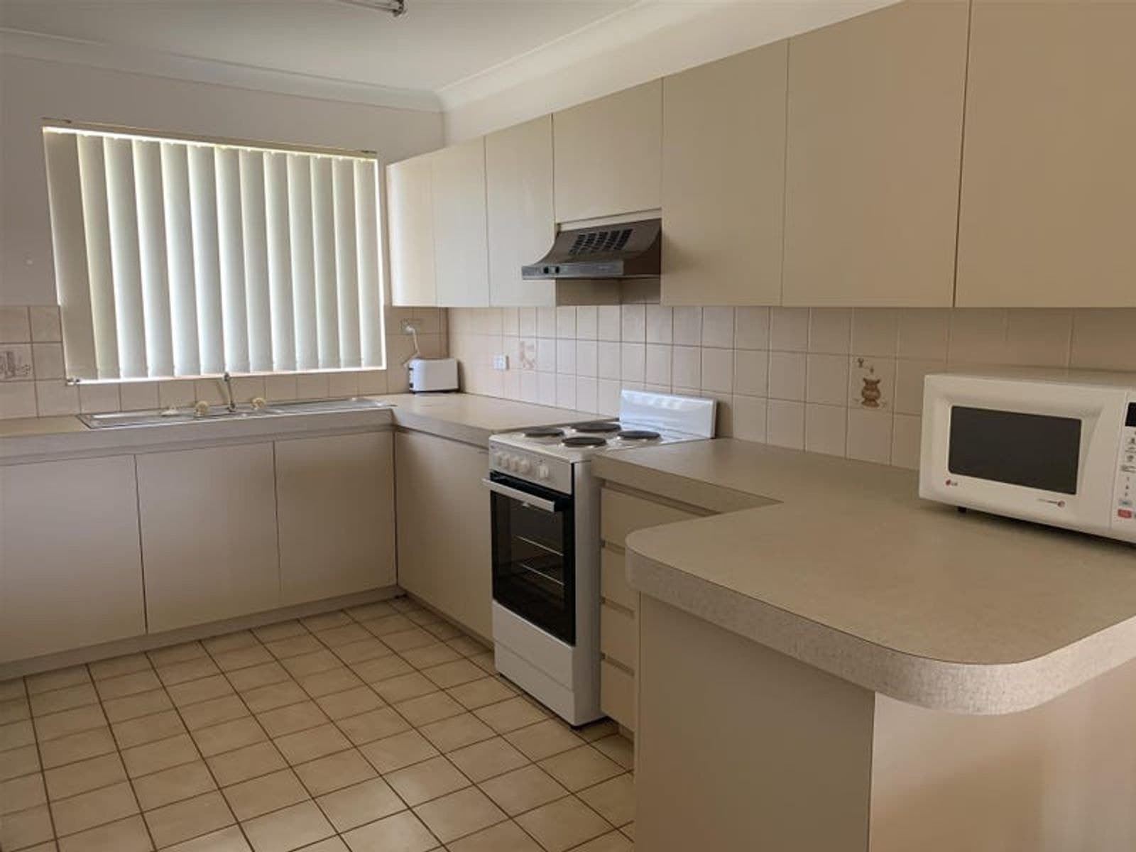 2/211 Hare Street, Lamington WA 6430, Lamington - Thumbnail 3