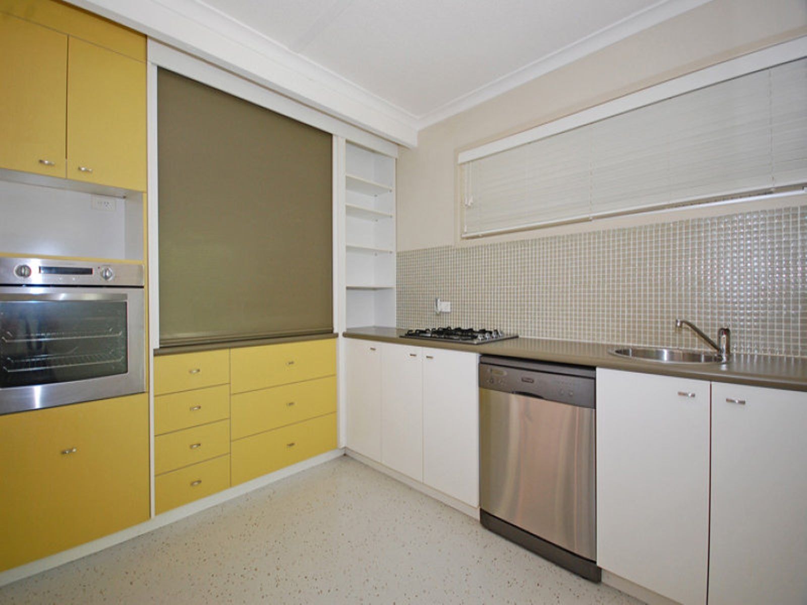 57 Shaw Street, Southport QLD 4215, Southport - Thumbnail 2