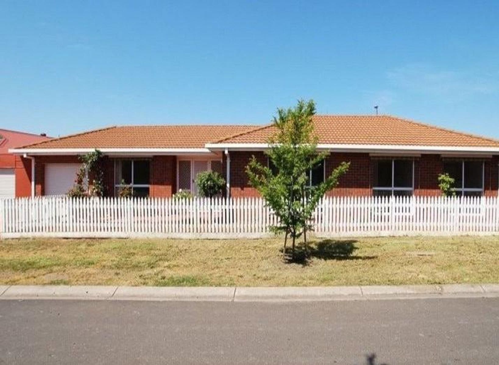 8 Pinnock Avenue, Roxburgh Park VIC 3064, Roxburgh Park - Image 1