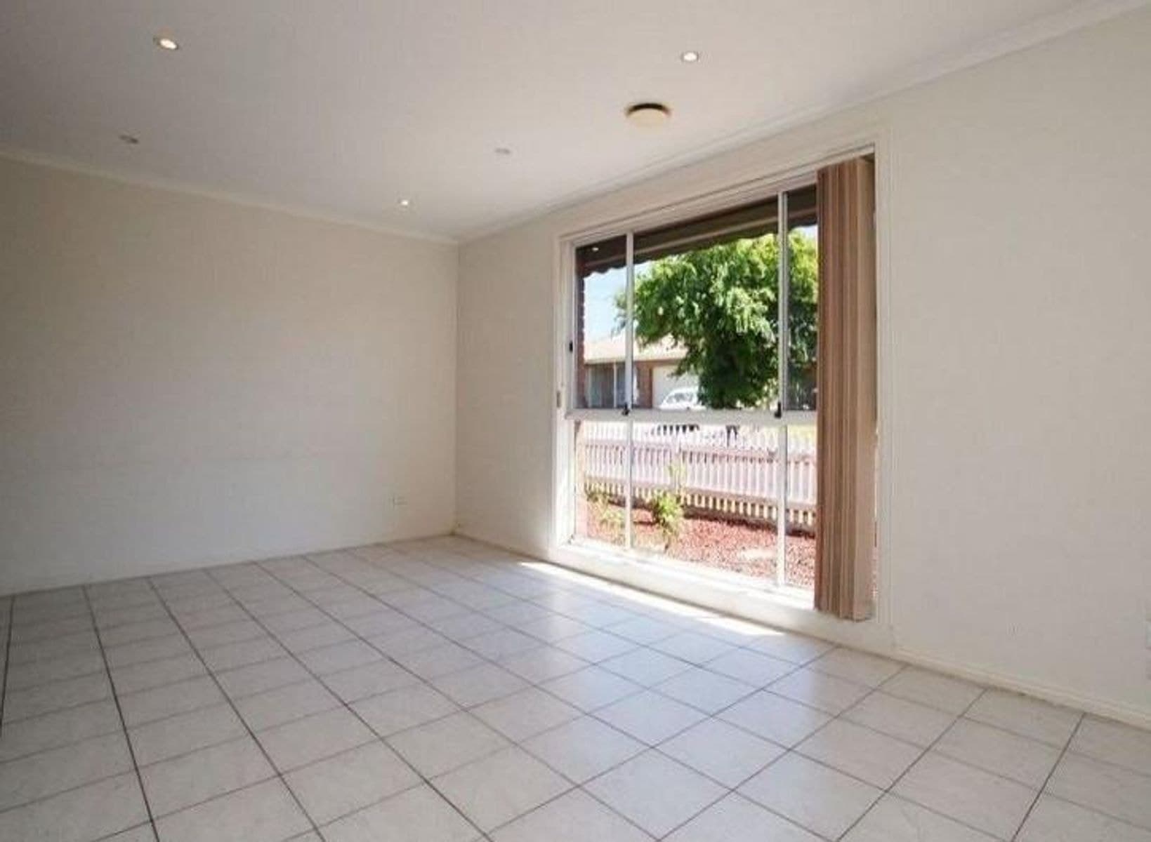 8 Pinnock Avenue, Roxburgh Park VIC 3064, Roxburgh Park - Thumbnail 2