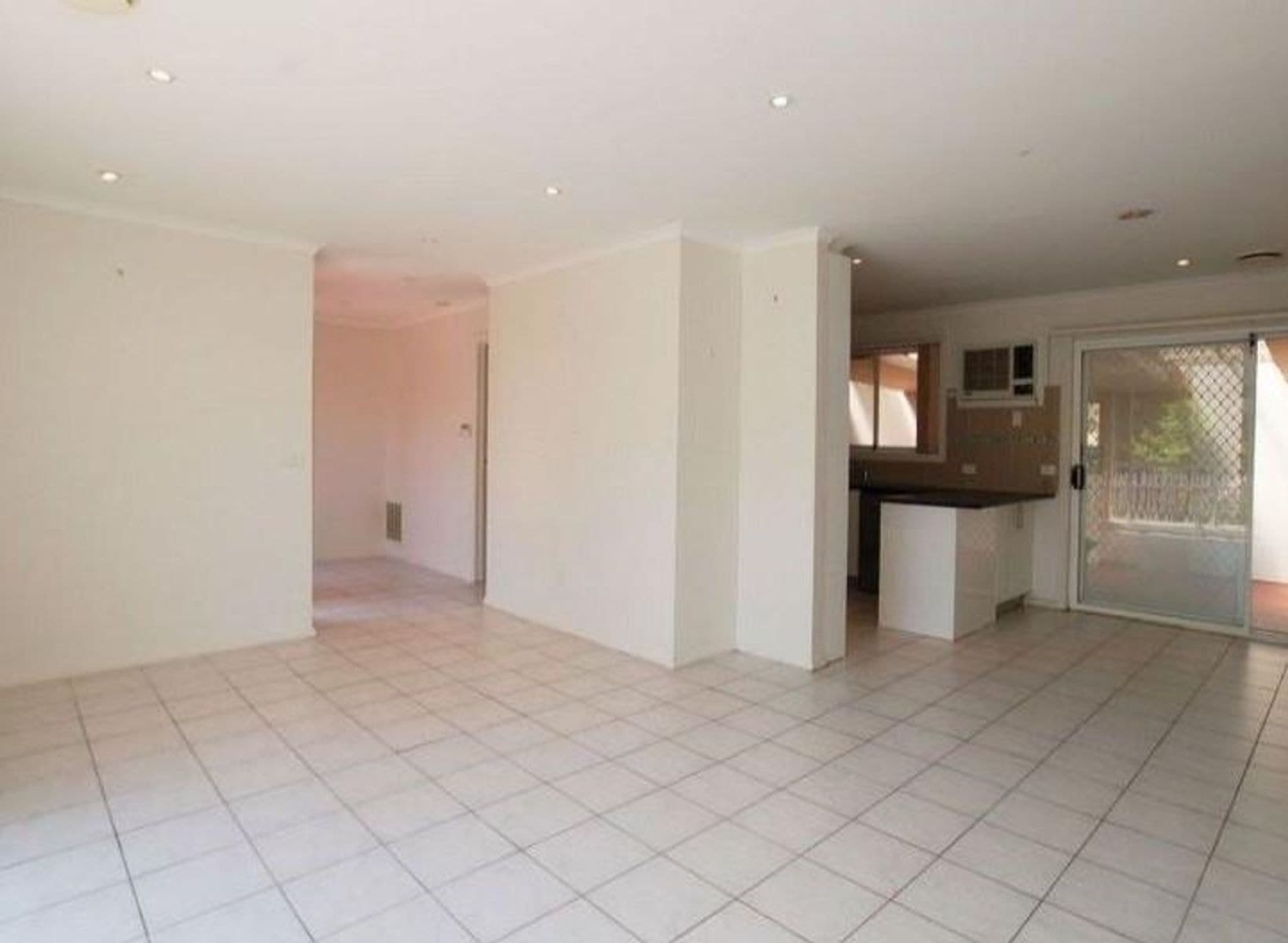 8 Pinnock Avenue, Roxburgh Park VIC 3064, Roxburgh Park - Thumbnail 3