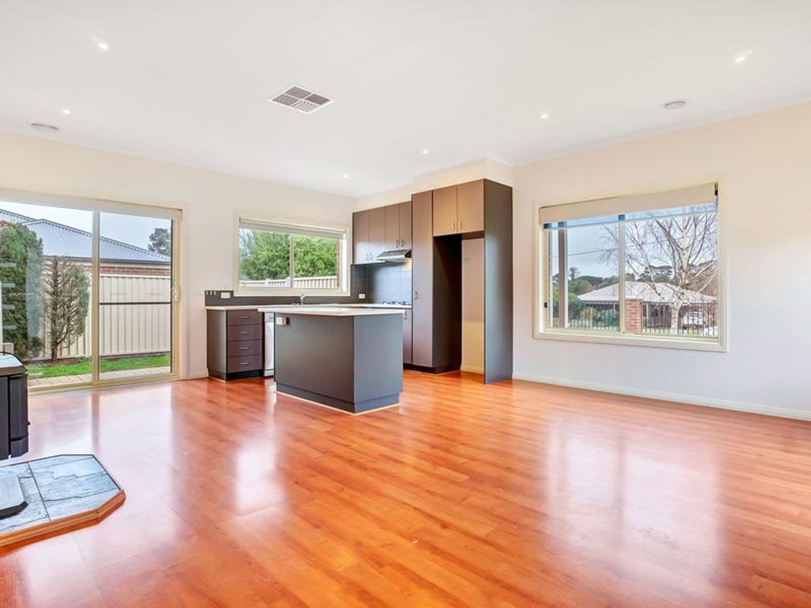 6/25 Roch Court, Ballan VIC 3342, Ballan - Thumbnail 2