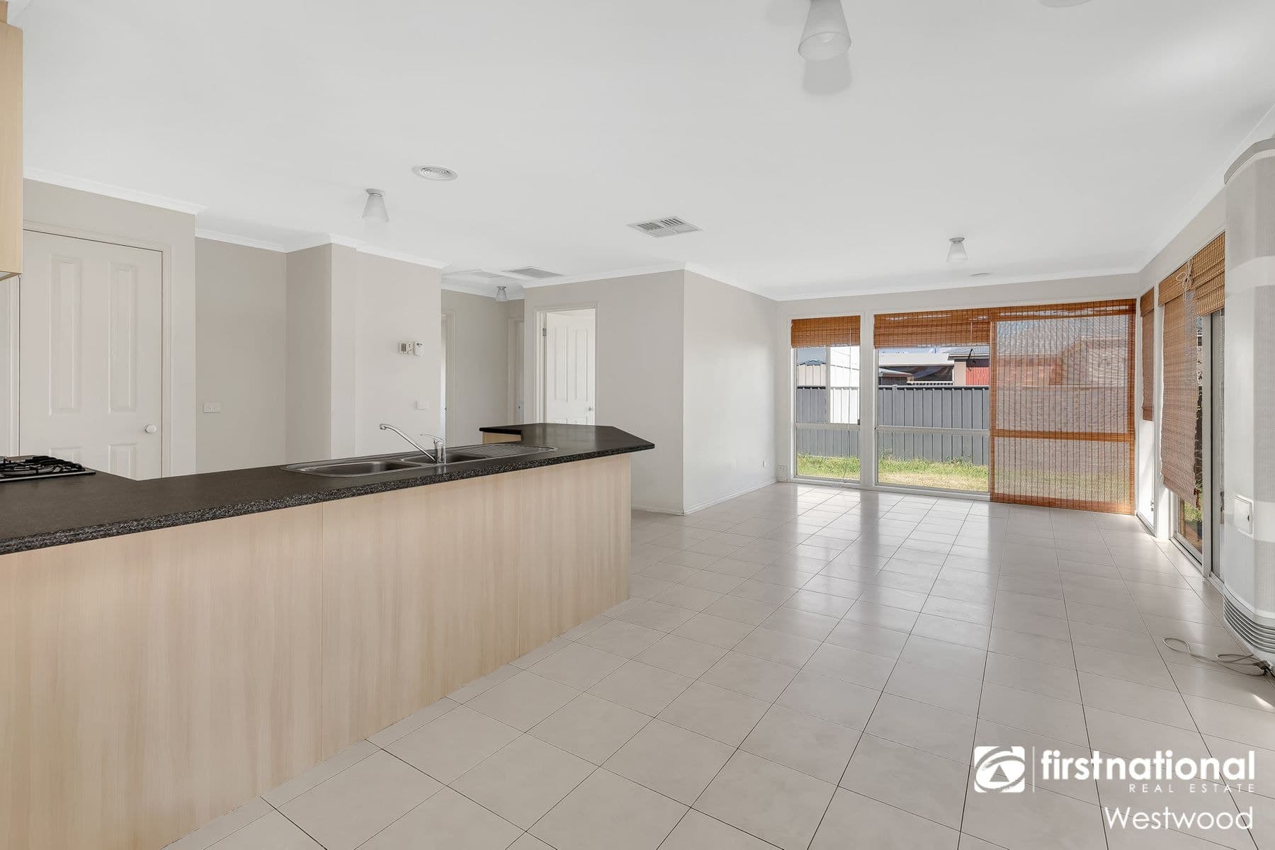 10 Maclarens Close, Wyndham Vale VIC 3024, Wyndham Vale - Thumbnail 2