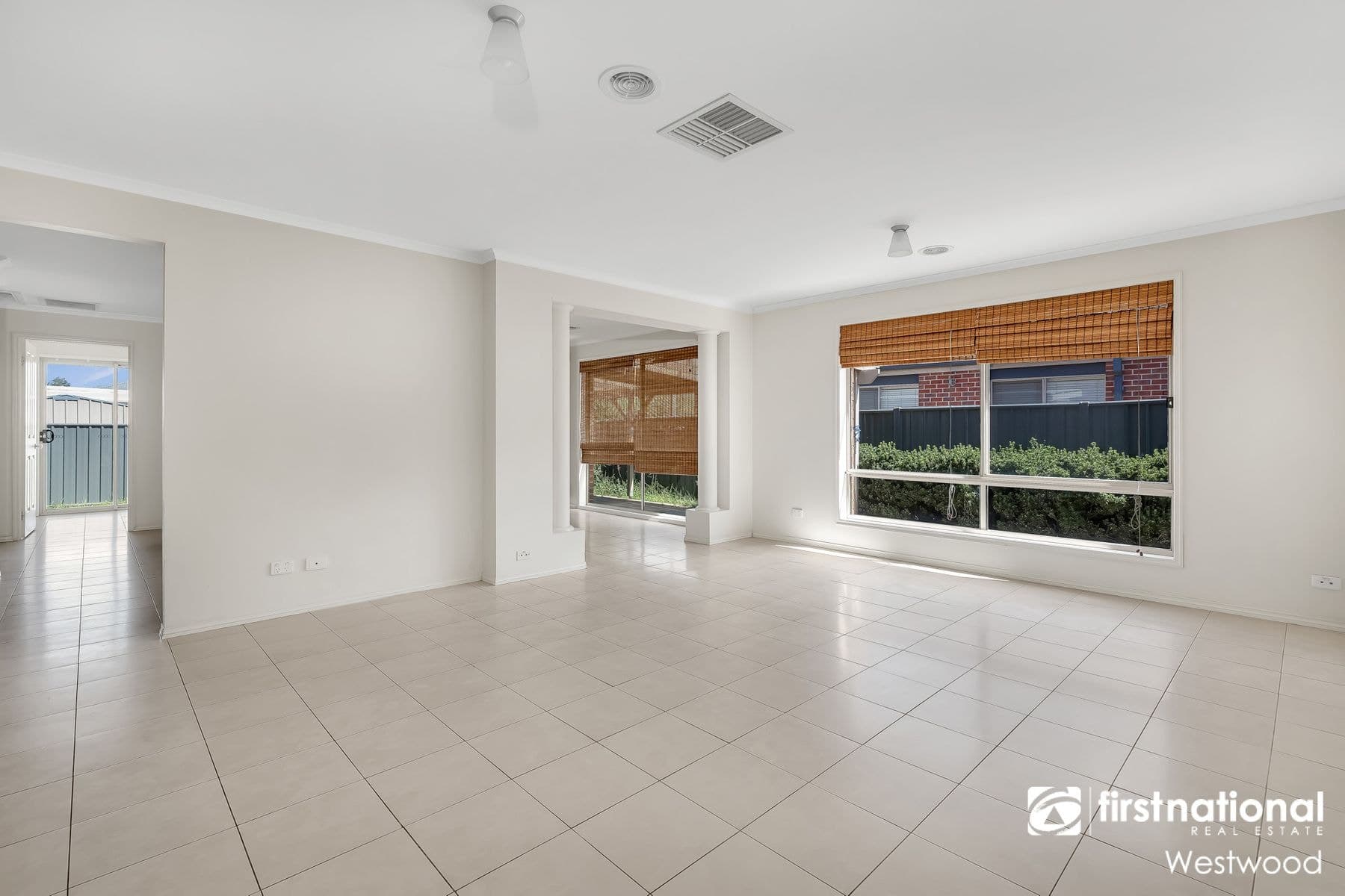 10 Maclarens Close, Wyndham Vale VIC 3024, Wyndham Vale - Thumbnail 3