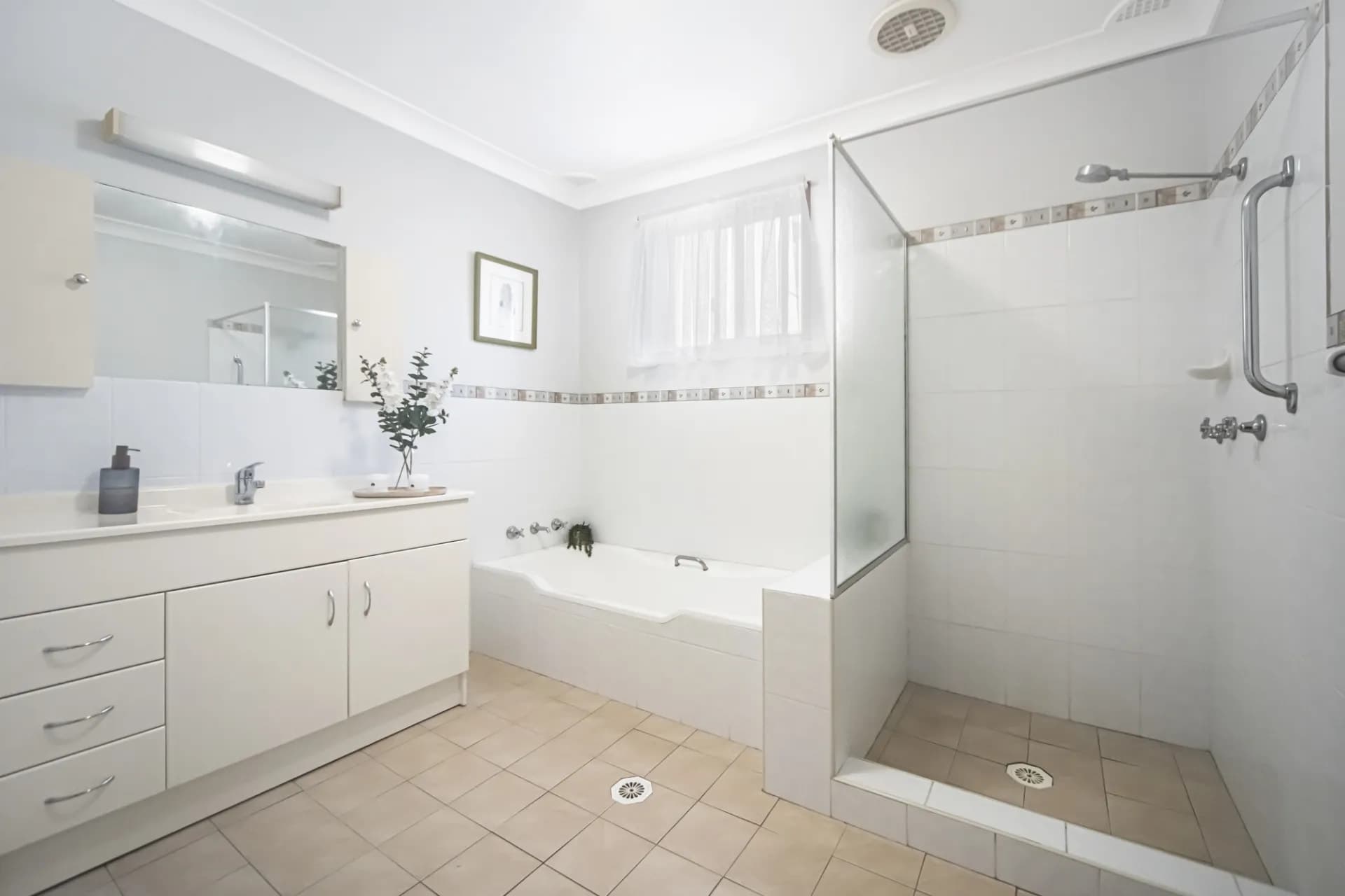 8 Ambassador Avenue, North Nowra, NSW, North Nowra - Thumbnail 5