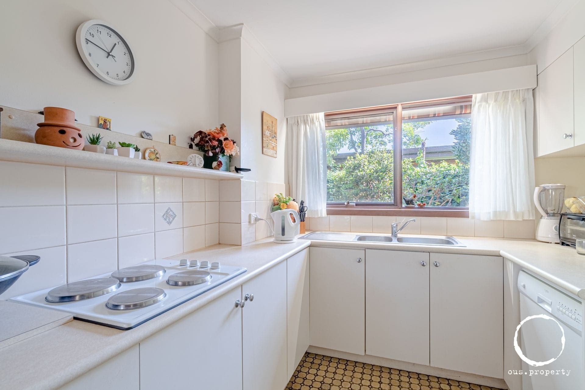 12 Classic Court, West Lakes, West Lakes - Thumbnail 4