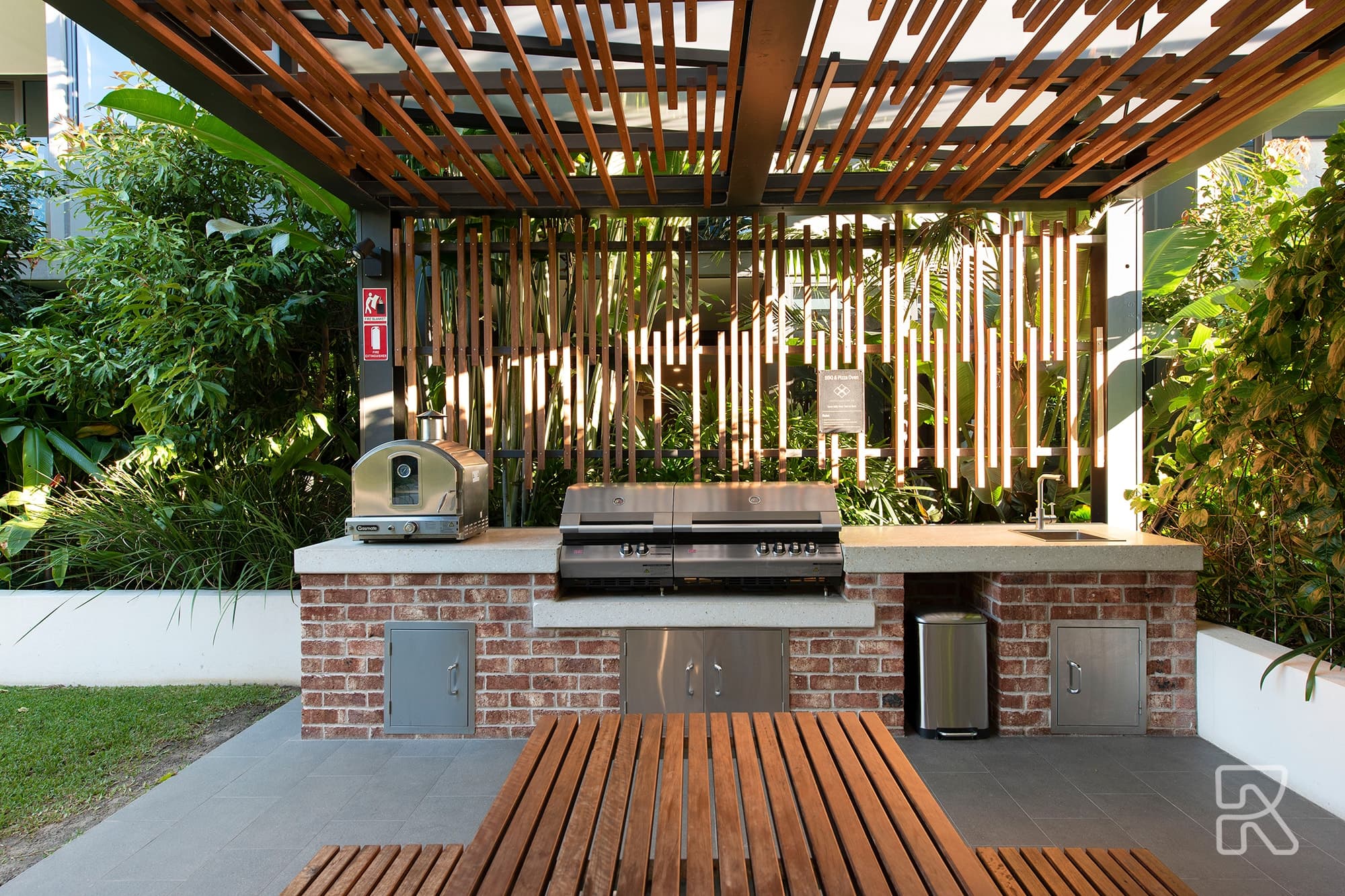 4057/41 Austin Street, Newstead - Thumbnail 4