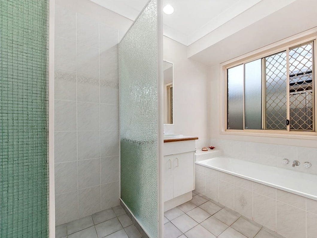 221 Mildura Drive, Helensvale - Thumbnail 3