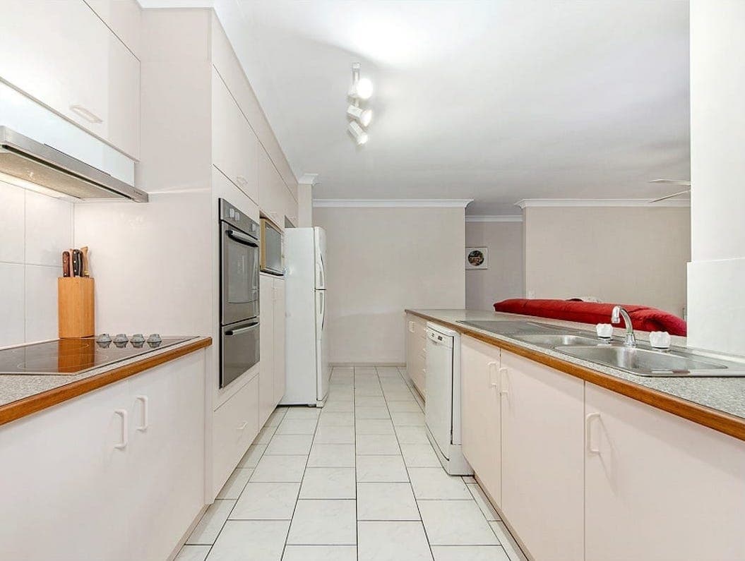 221 Mildura Drive, Helensvale - Thumbnail 4