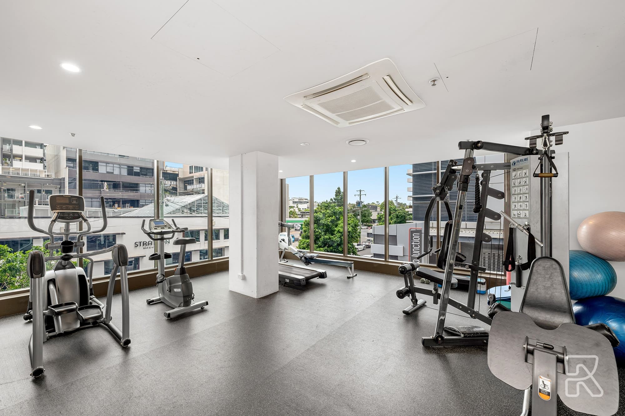 909/10 Stratton Street, Newstead - Thumbnail 3