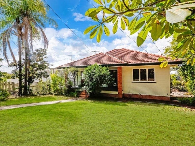 17 Pembroke Road, Coorparoo - Image 1