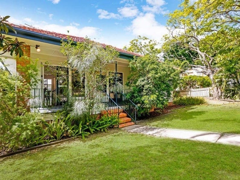 17 Pembroke Road, Coorparoo - Thumbnail 2
