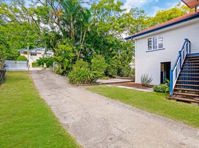 17 Pembroke Road, Coorparoo - Thumbnail 3